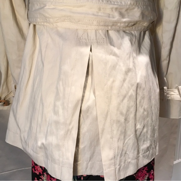 Banana Republic trench coat. Tan,cotton canvas, lined, lots of details, Size PS - Picture 8 of 16